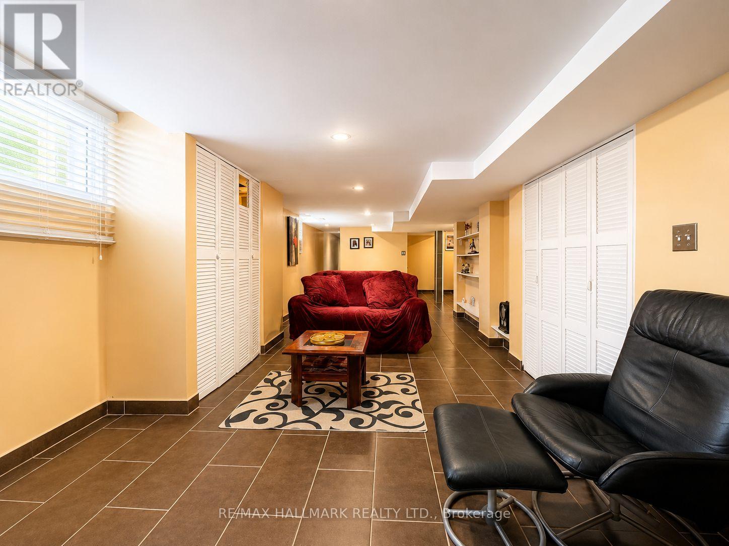 100 Ascot Avenue, Toronto (corso Italia-davenport), Ontario