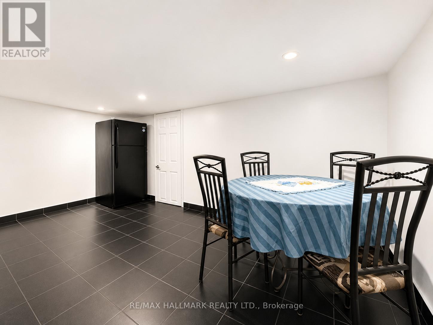 100 Ascot Avenue, Toronto (corso Italia-davenport), Ontario