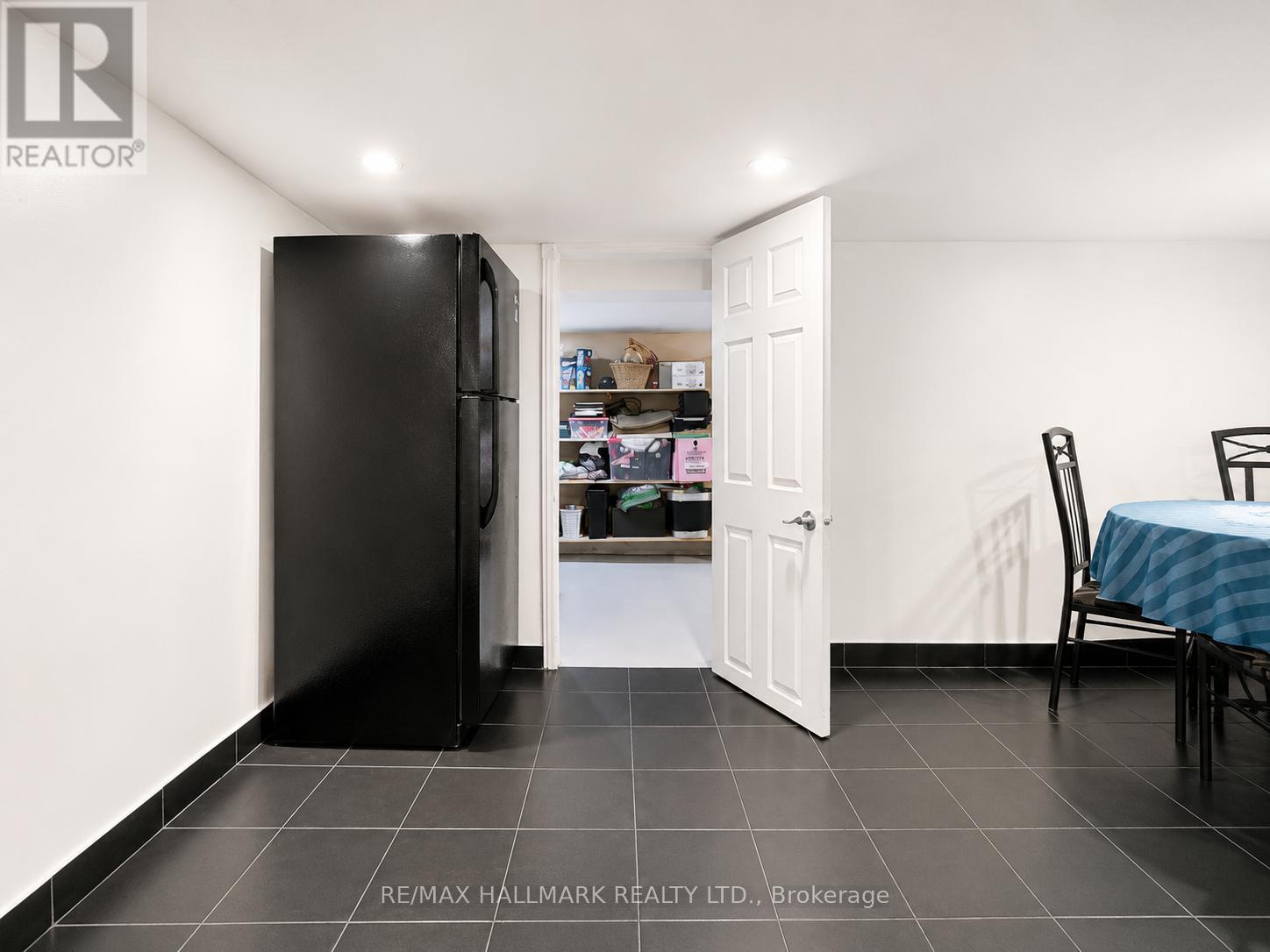 100 Ascot Avenue, Toronto (corso Italia-davenport), Ontario
