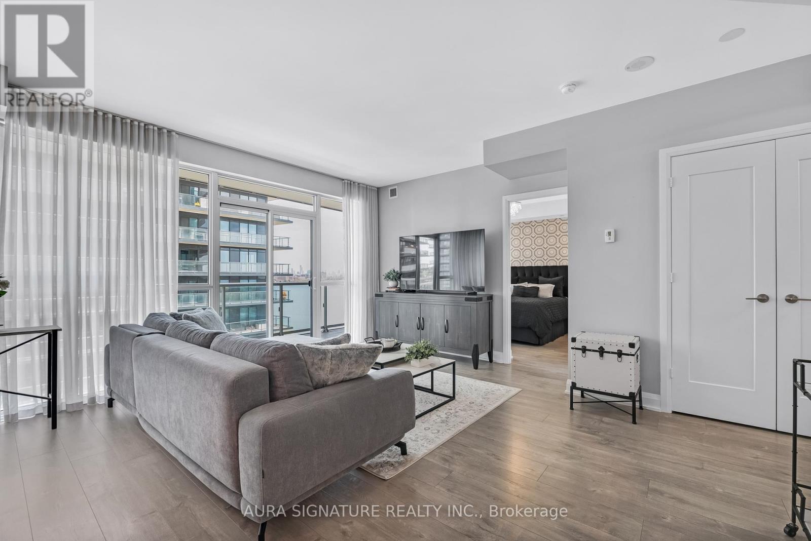 901 - 110 Marine Parade Drive, Toronto (mimico), Ontario