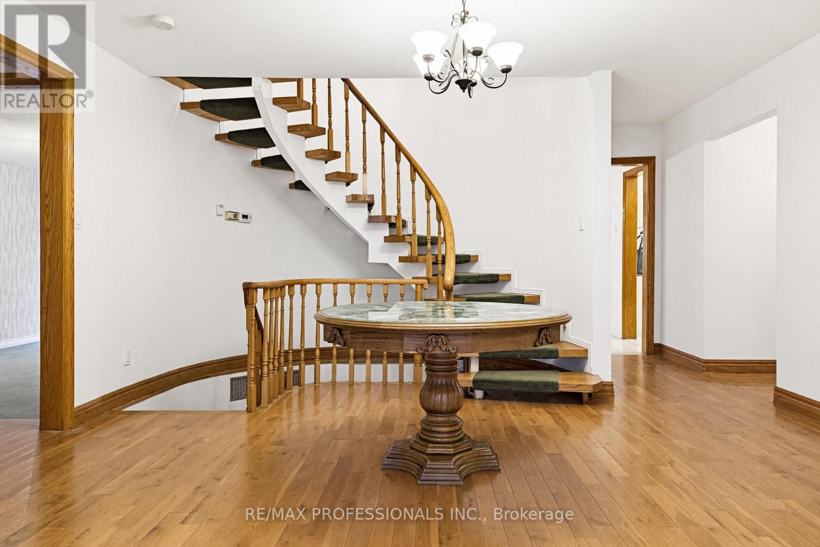 26 Neilor Crescent, Toronto (markland Wood), Ontario