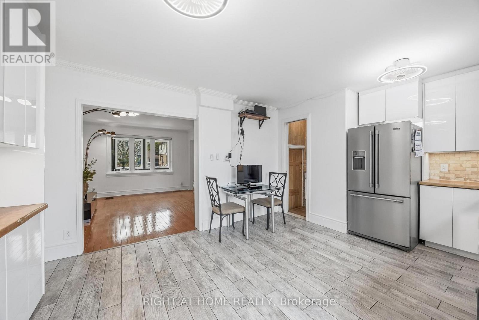 35 Dayton Avenue, Toronto (stonegate-queensway), Ontario