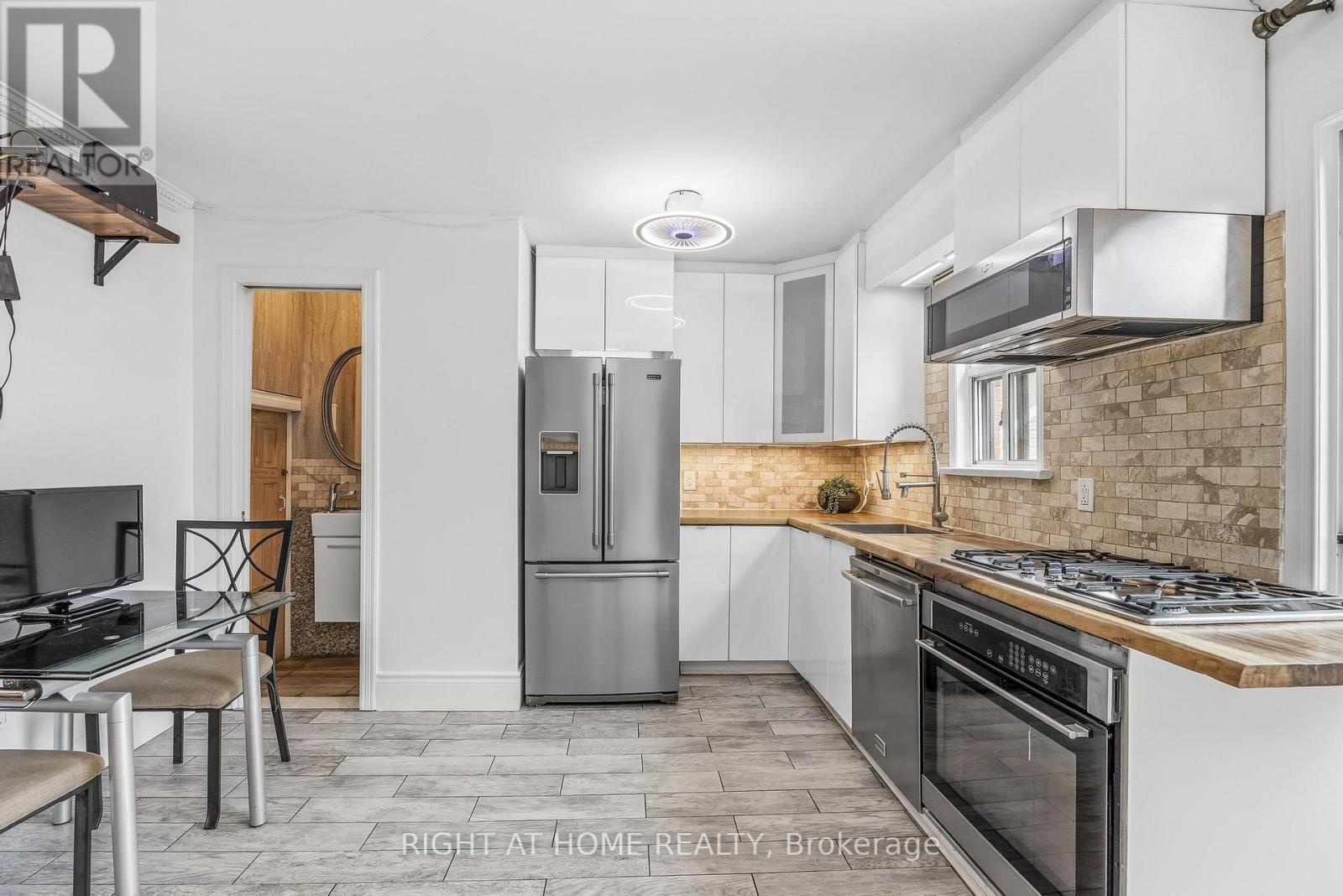 35 Dayton Avenue, Toronto (stonegate-queensway), Ontario