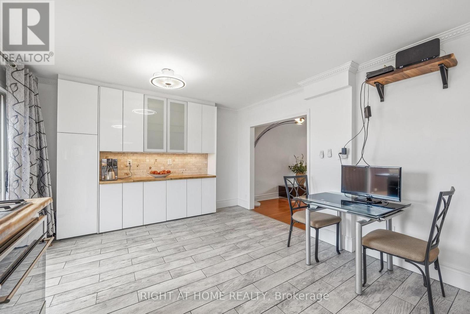 35 Dayton Avenue, Toronto (stonegate-queensway), Ontario