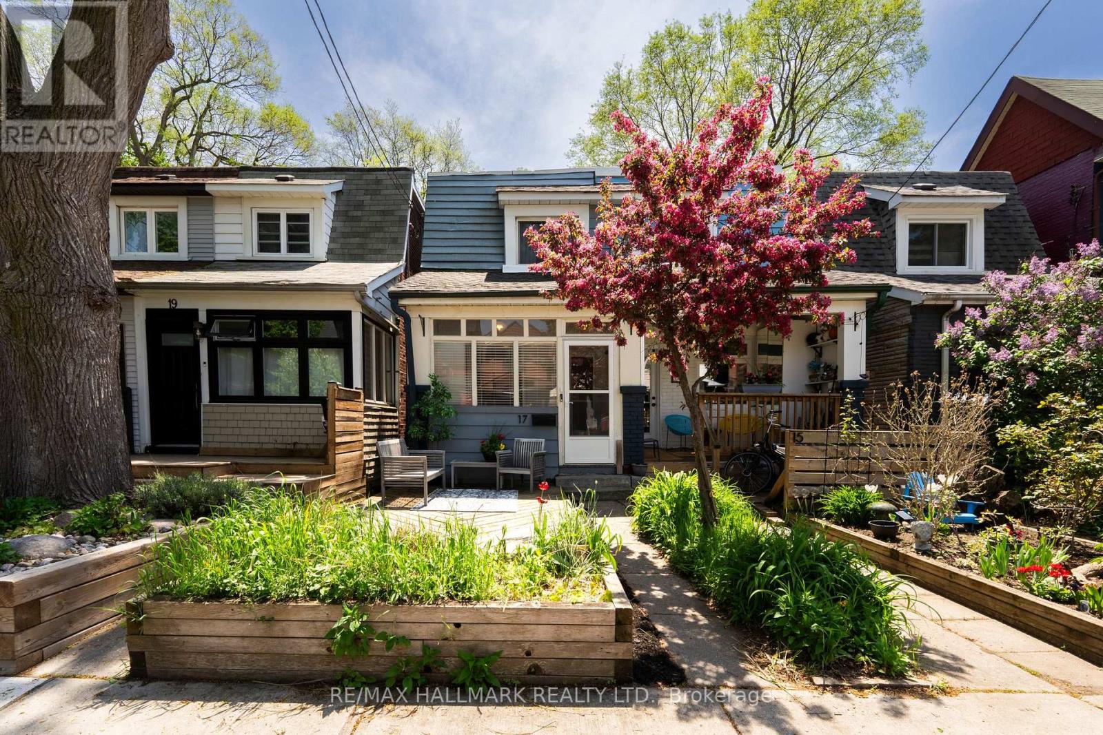 17 Mountalan Avenue, Toronto (greenwood-coxwell), Ontario