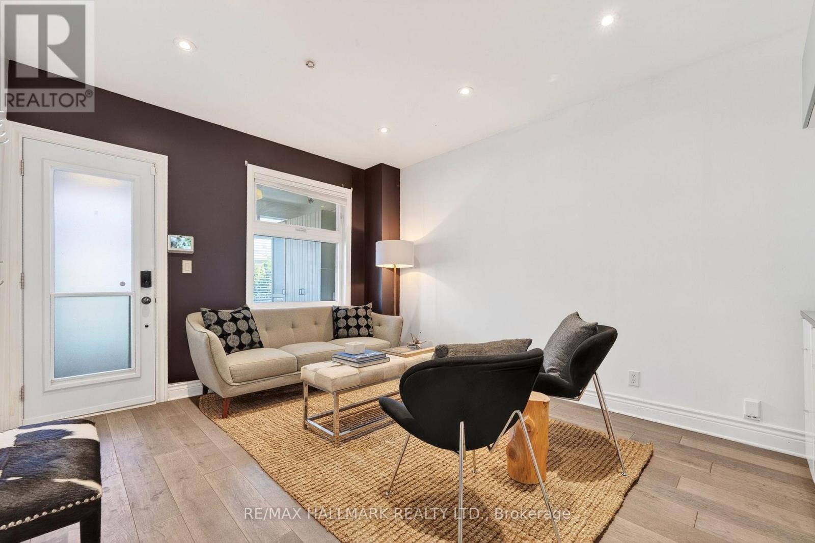 17 Mountalan Avenue, Toronto (greenwood-coxwell), Ontario