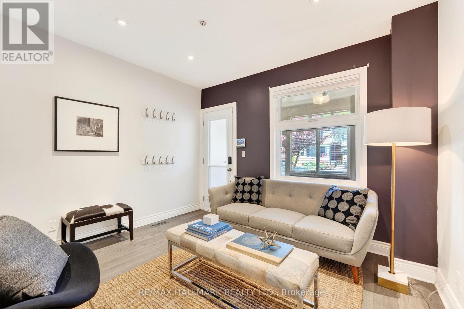 17 Mountalan Avenue, Toronto (greenwood-coxwell), Ontario
