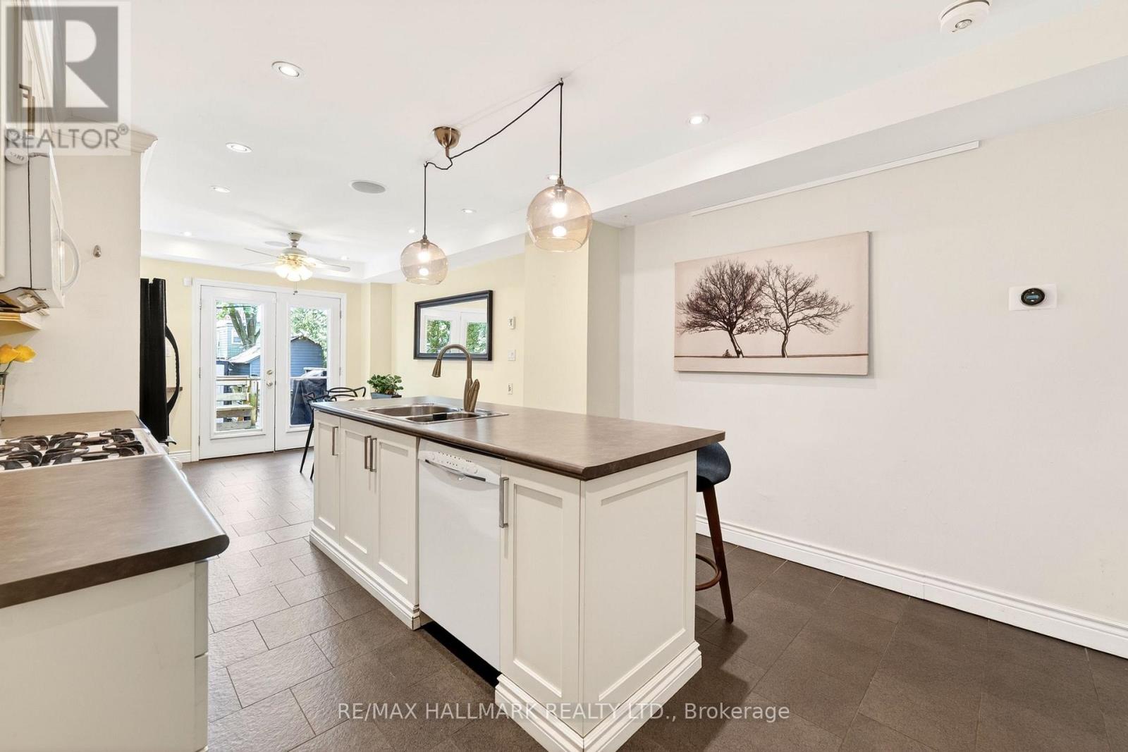 17 Mountalan Avenue, Toronto (greenwood-coxwell), Ontario
