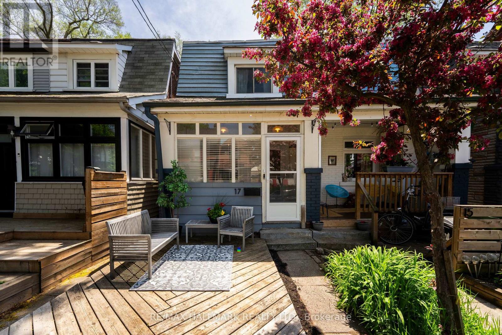 17 Mountalan Avenue, Toronto (greenwood-coxwell), Ontario