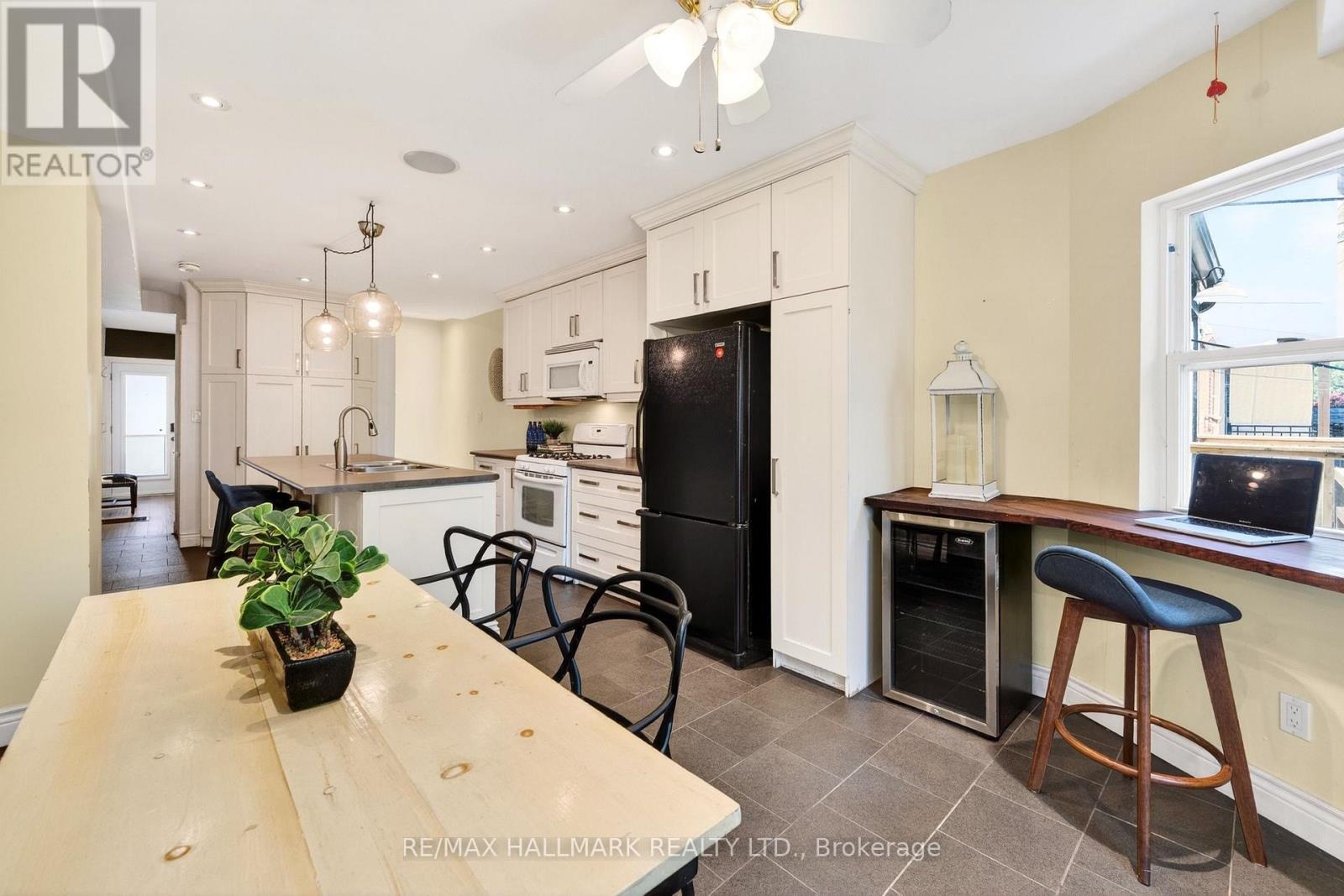 17 Mountalan Avenue, Toronto (greenwood-coxwell), Ontario