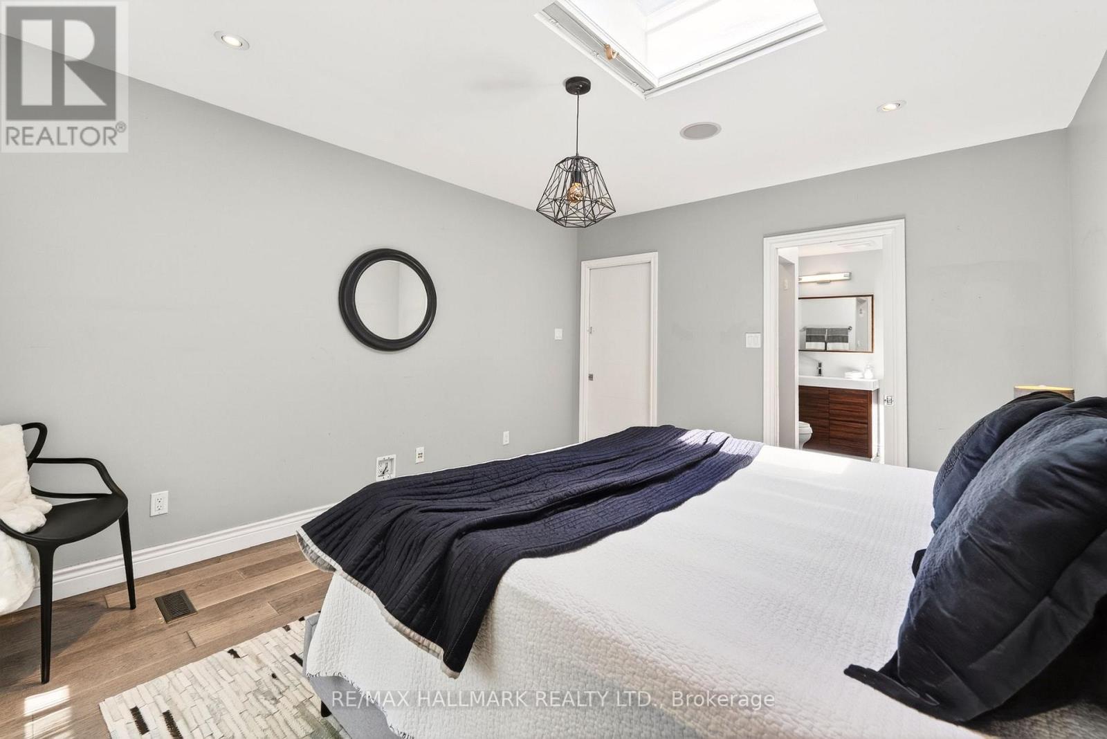 17 Mountalan Avenue, Toronto (greenwood-coxwell), Ontario