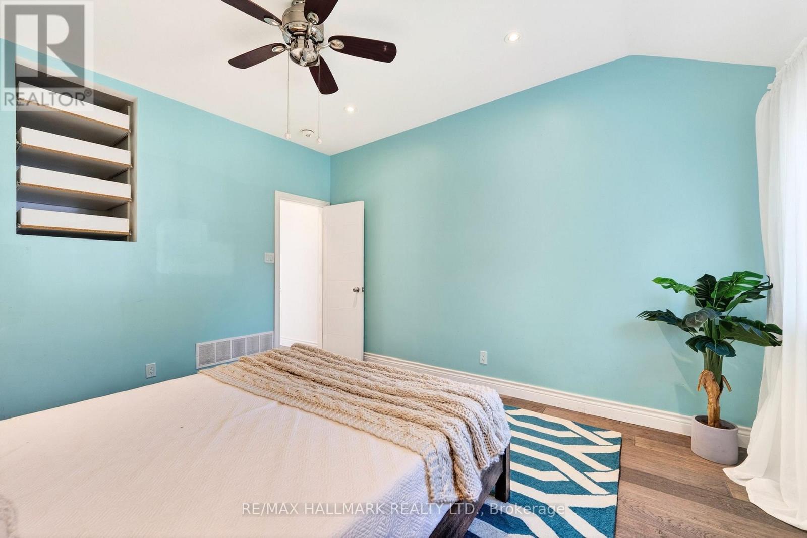 17 Mountalan Avenue, Toronto (greenwood-coxwell), Ontario