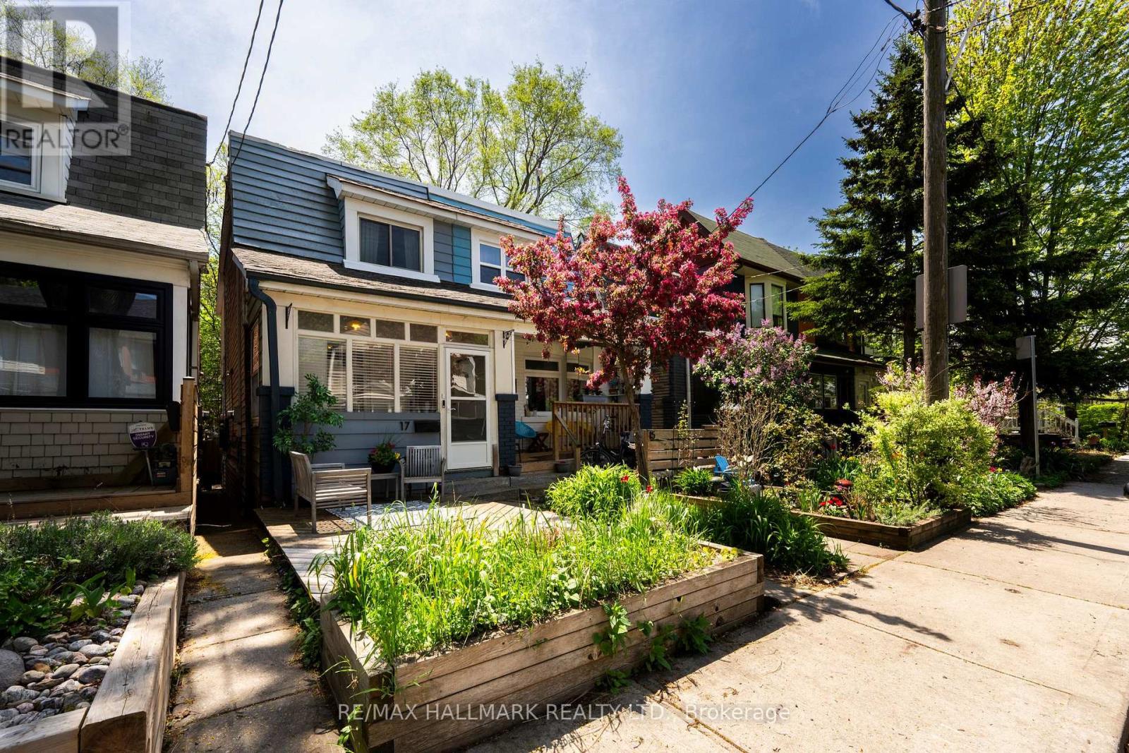 17 Mountalan Avenue, Toronto (greenwood-coxwell), Ontario
