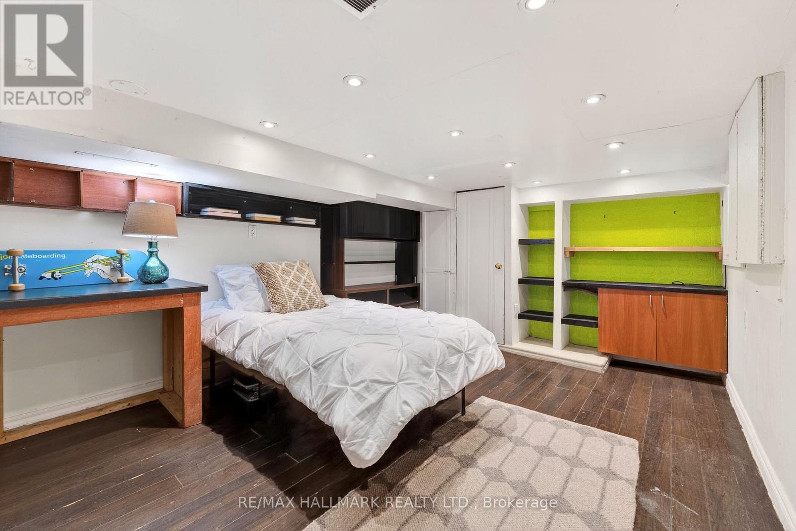 17 Mountalan Avenue, Toronto (greenwood-coxwell), Ontario