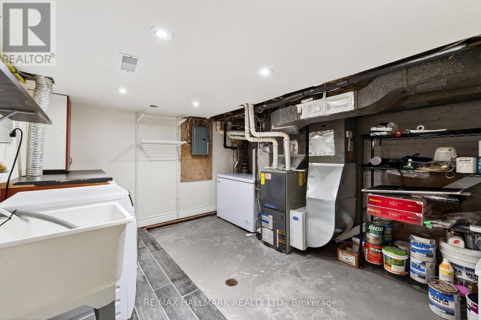 17 Mountalan Avenue, Toronto (greenwood-coxwell), Ontario