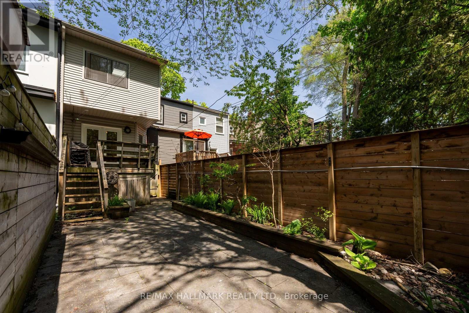 17 Mountalan Avenue, Toronto (greenwood-coxwell), Ontario