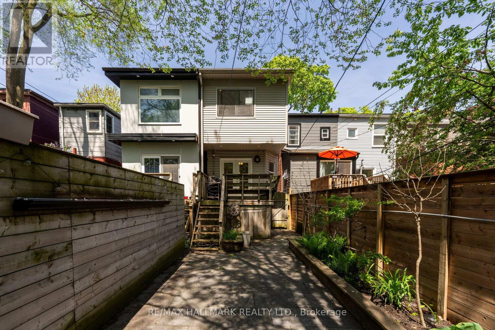 17 Mountalan Avenue, Toronto (greenwood-coxwell), Ontario