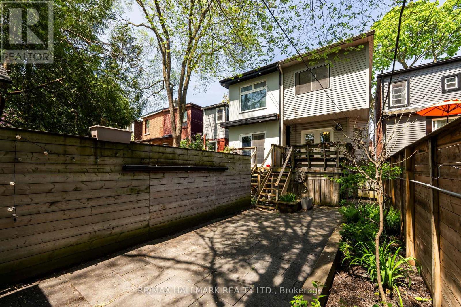 17 Mountalan Avenue, Toronto (greenwood-coxwell), Ontario