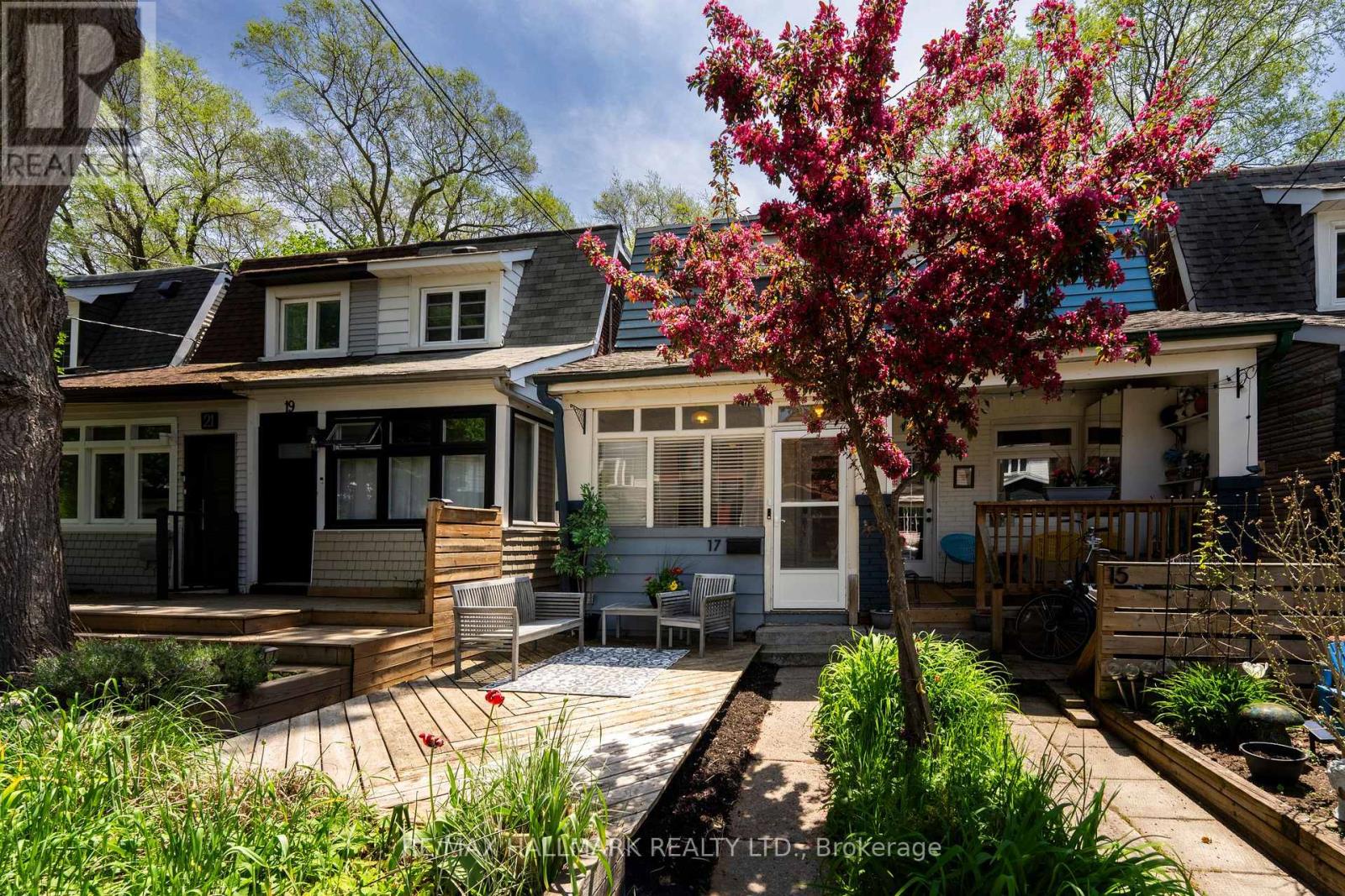 17 Mountalan Avenue, Toronto (greenwood-coxwell), Ontario