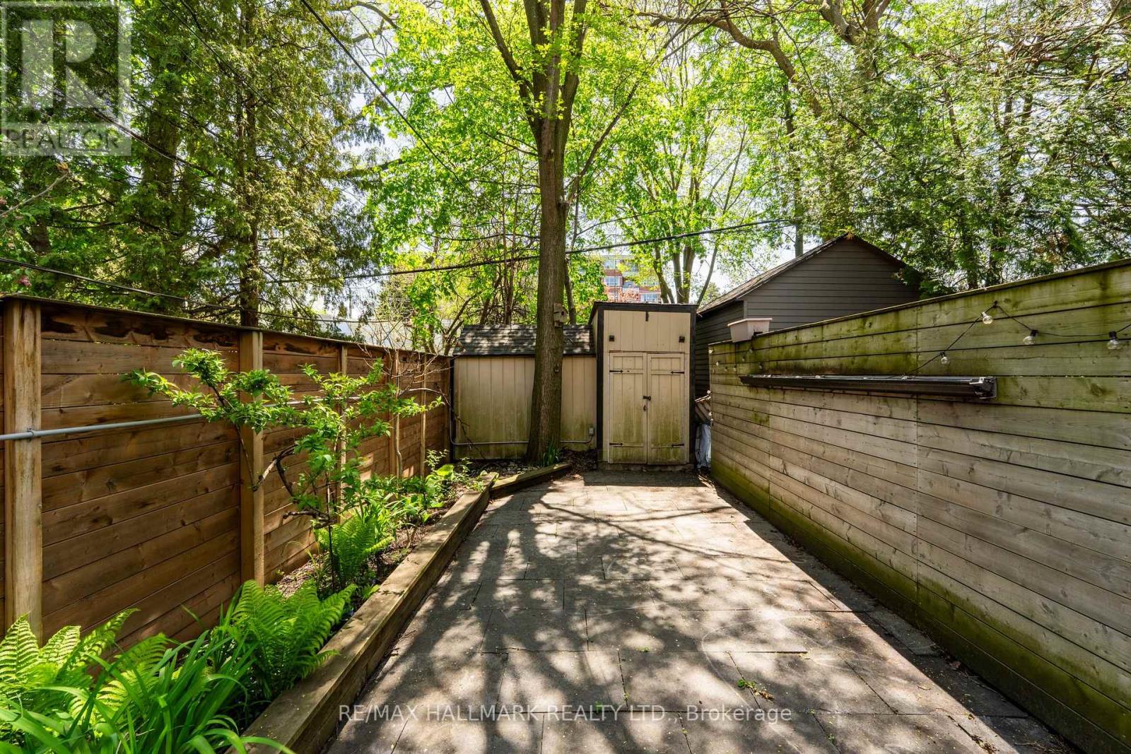 17 Mountalan Avenue, Toronto (greenwood-coxwell), Ontario