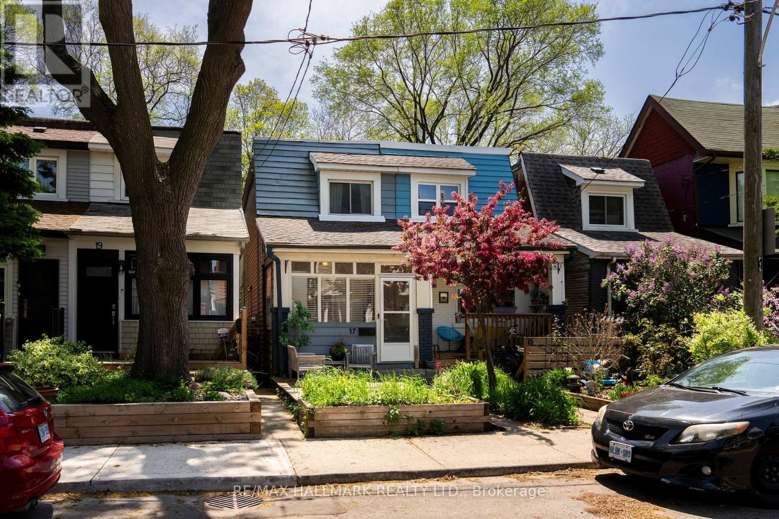 17 Mountalan Avenue, Toronto (greenwood-coxwell), Ontario