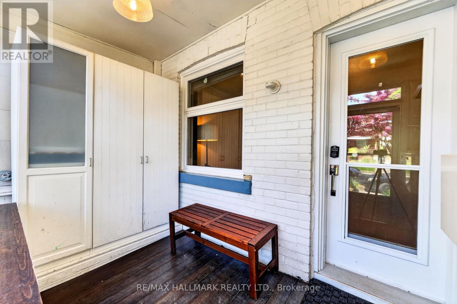 17 Mountalan Avenue, Toronto (greenwood-coxwell), Ontario