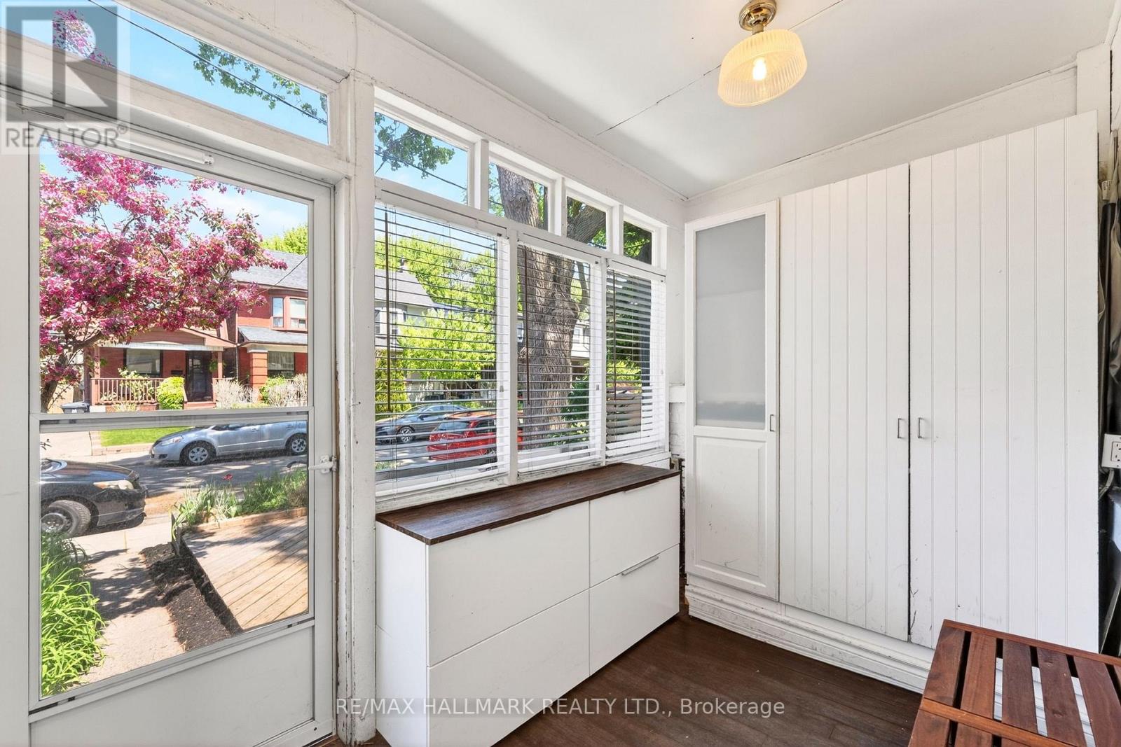 17 Mountalan Avenue, Toronto (greenwood-coxwell), Ontario