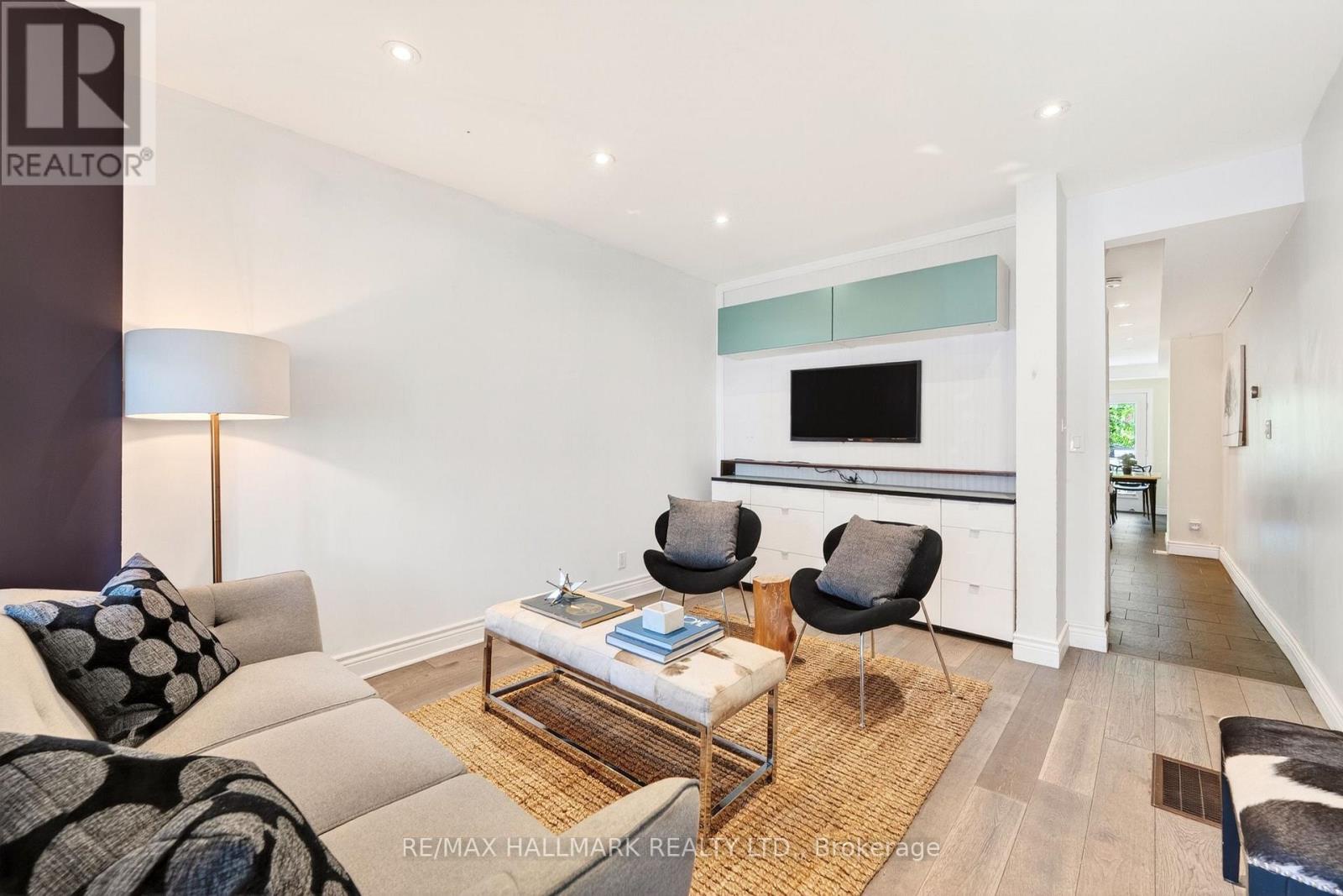 17 Mountalan Avenue, Toronto (greenwood-coxwell), Ontario