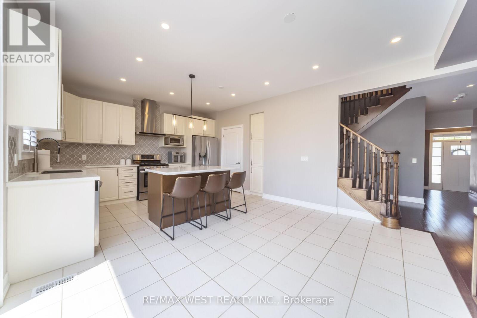 207 Symington Avenue, Oshawa (windfields), Ontario