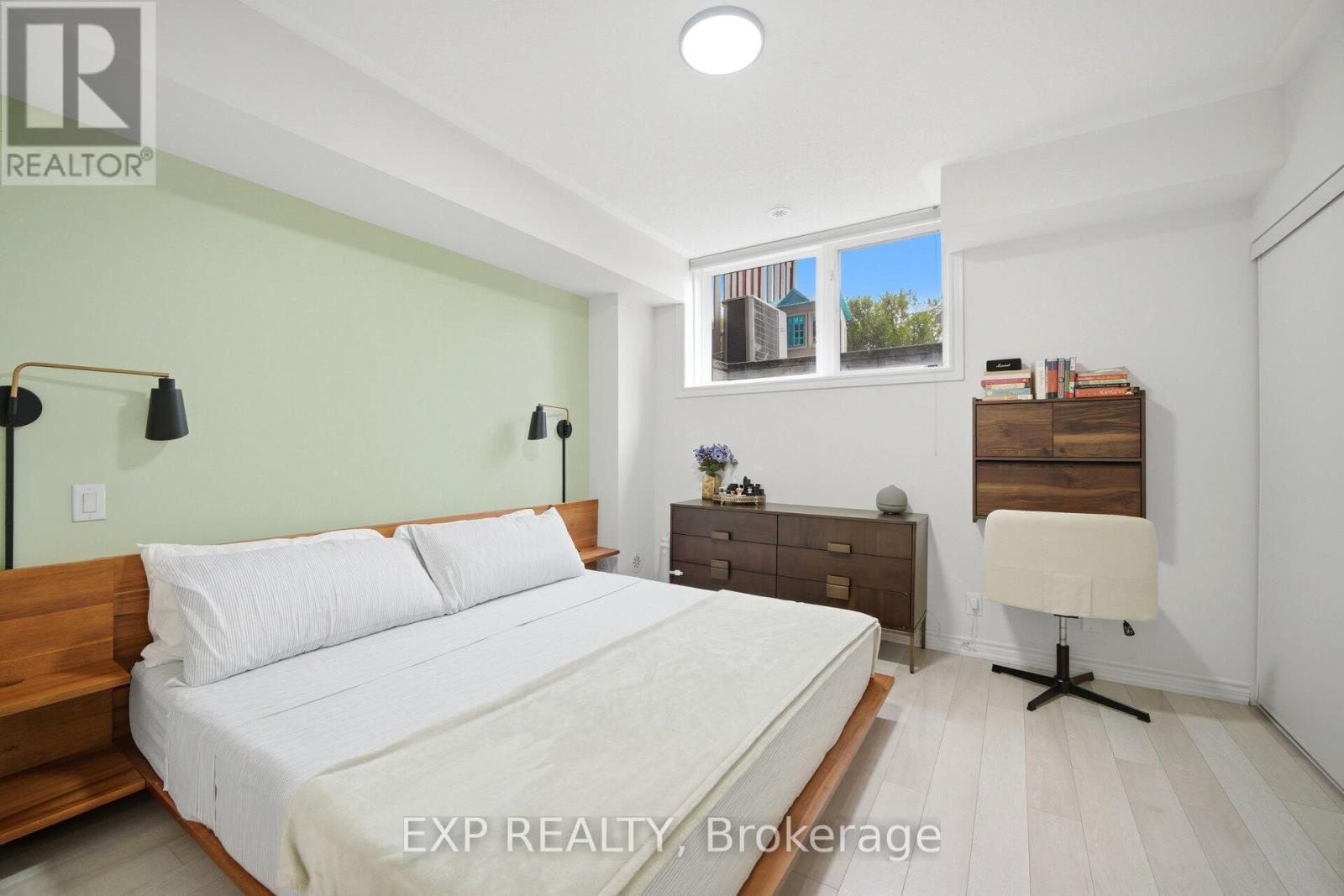 2 - 110 Caledonia Park Road, Toronto (corso Italia-davenport), Ontario