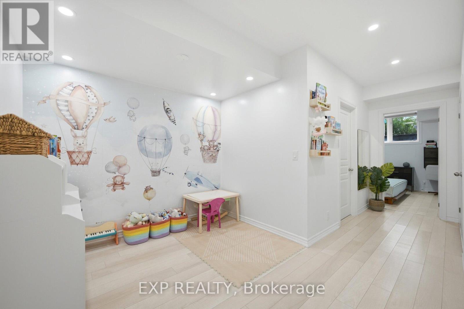 2 - 110 Caledonia Park Road, Toronto (corso Italia-davenport), Ontario
