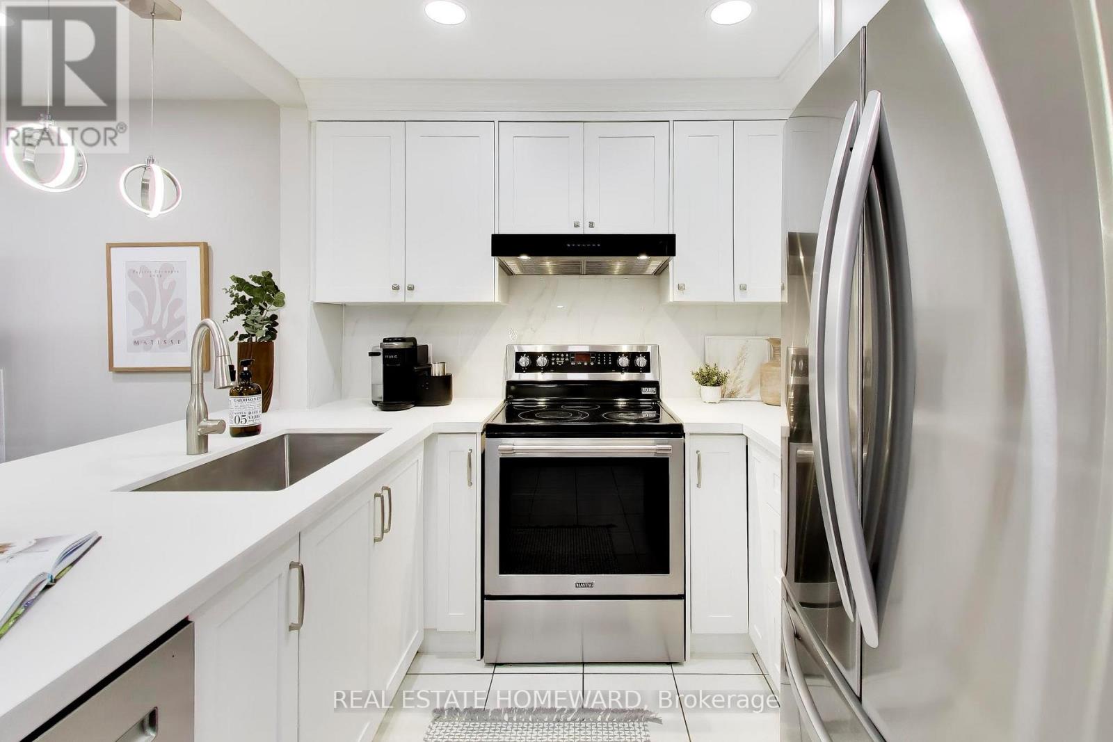 B16 - 108 Finch Avenue W, Toronto (newtonbrook West), Ontario
