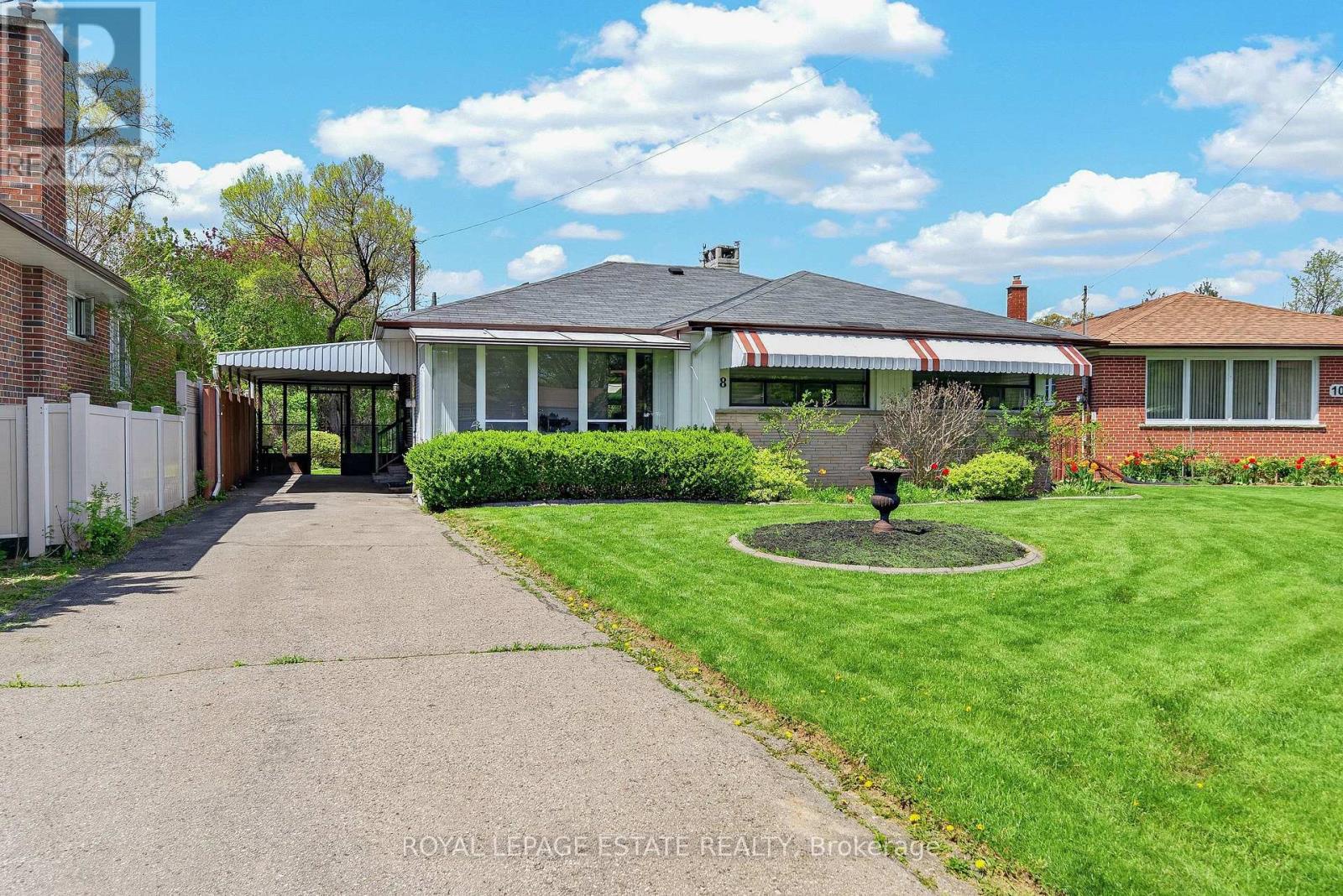 8 Wallbridge Court, Toronto (willowdale West), Ontario