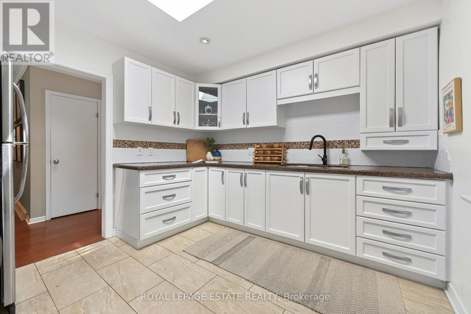 8 Wallbridge Court, Toronto (willowdale West), Ontario