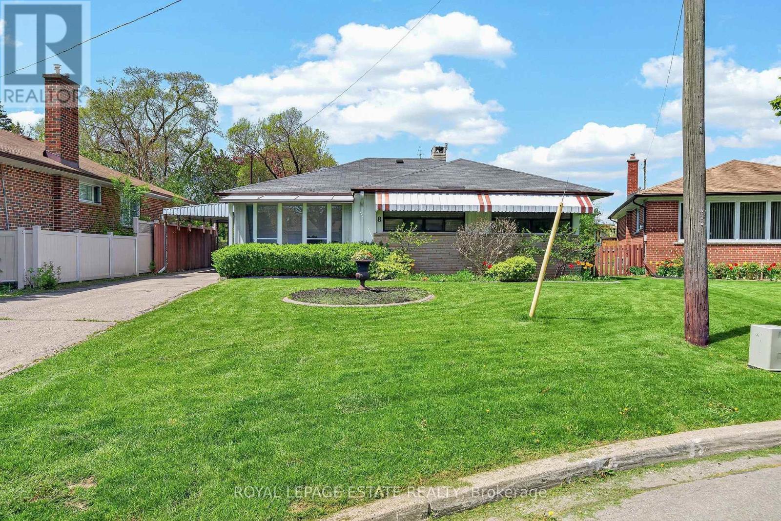 8 Wallbridge Court, Toronto (willowdale West), Ontario