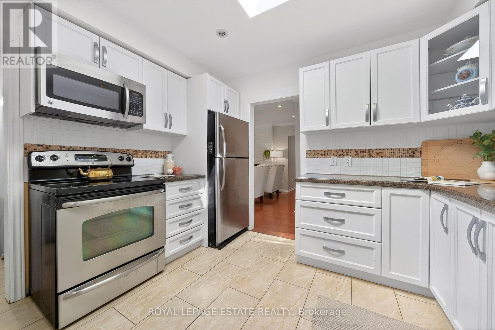 8 Wallbridge Court, Toronto (willowdale West), Ontario