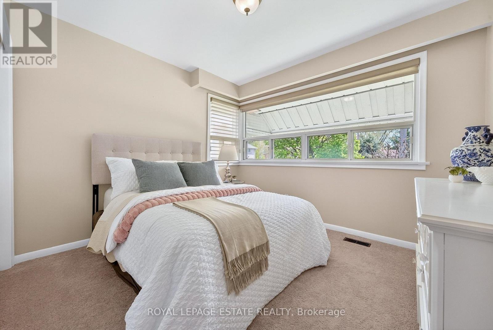 8 Wallbridge Court, Toronto (willowdale West), Ontario