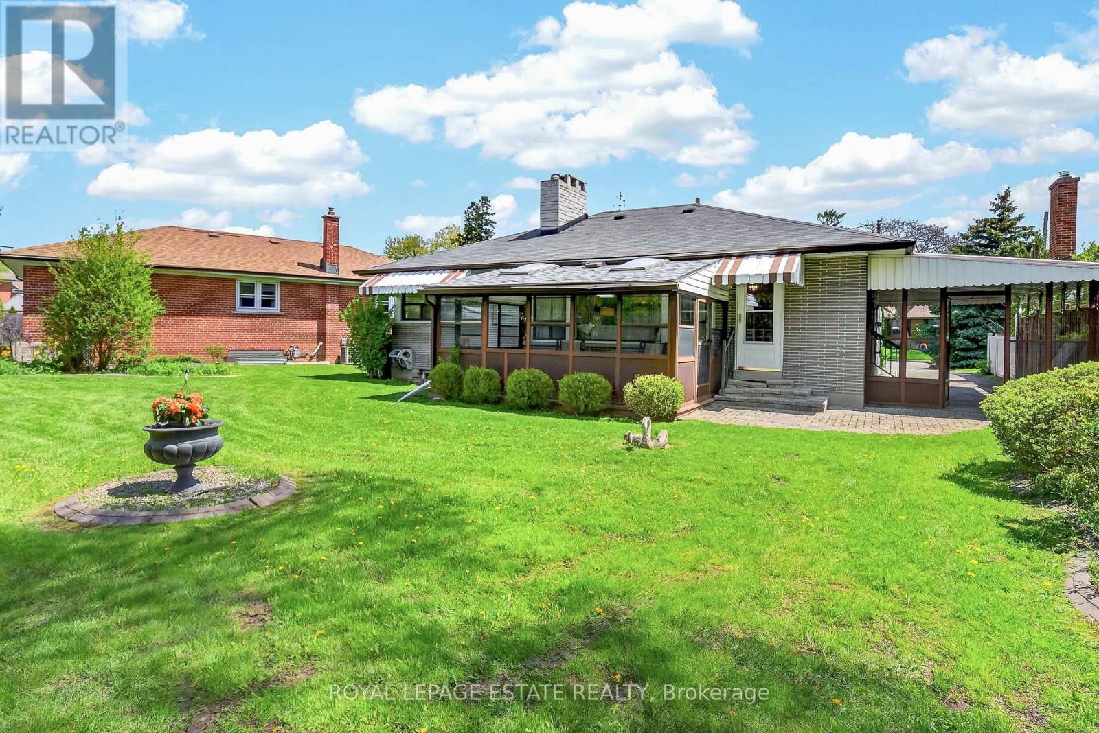 8 Wallbridge Court, Toronto (willowdale West), Ontario