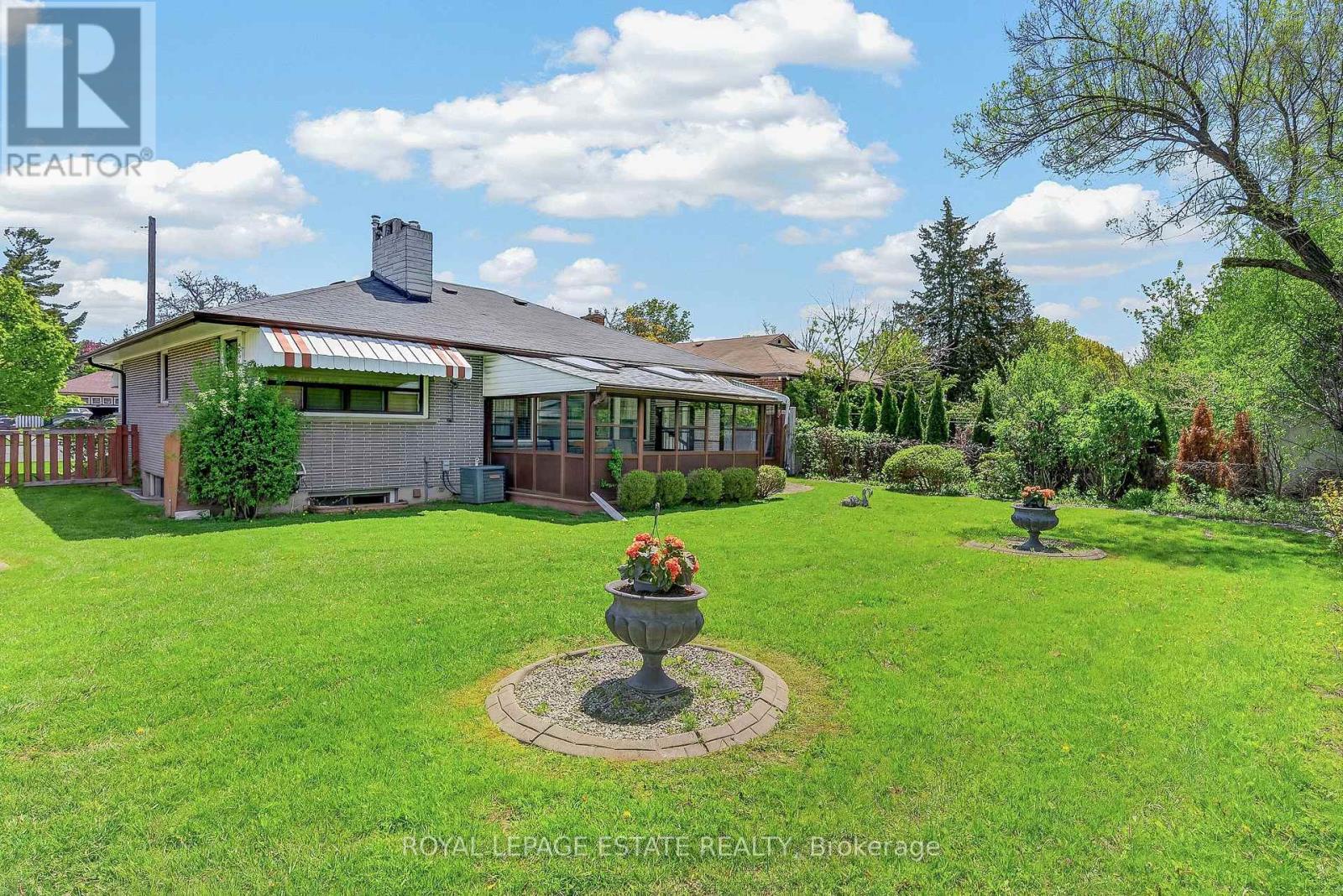 8 Wallbridge Court, Toronto (willowdale West), Ontario