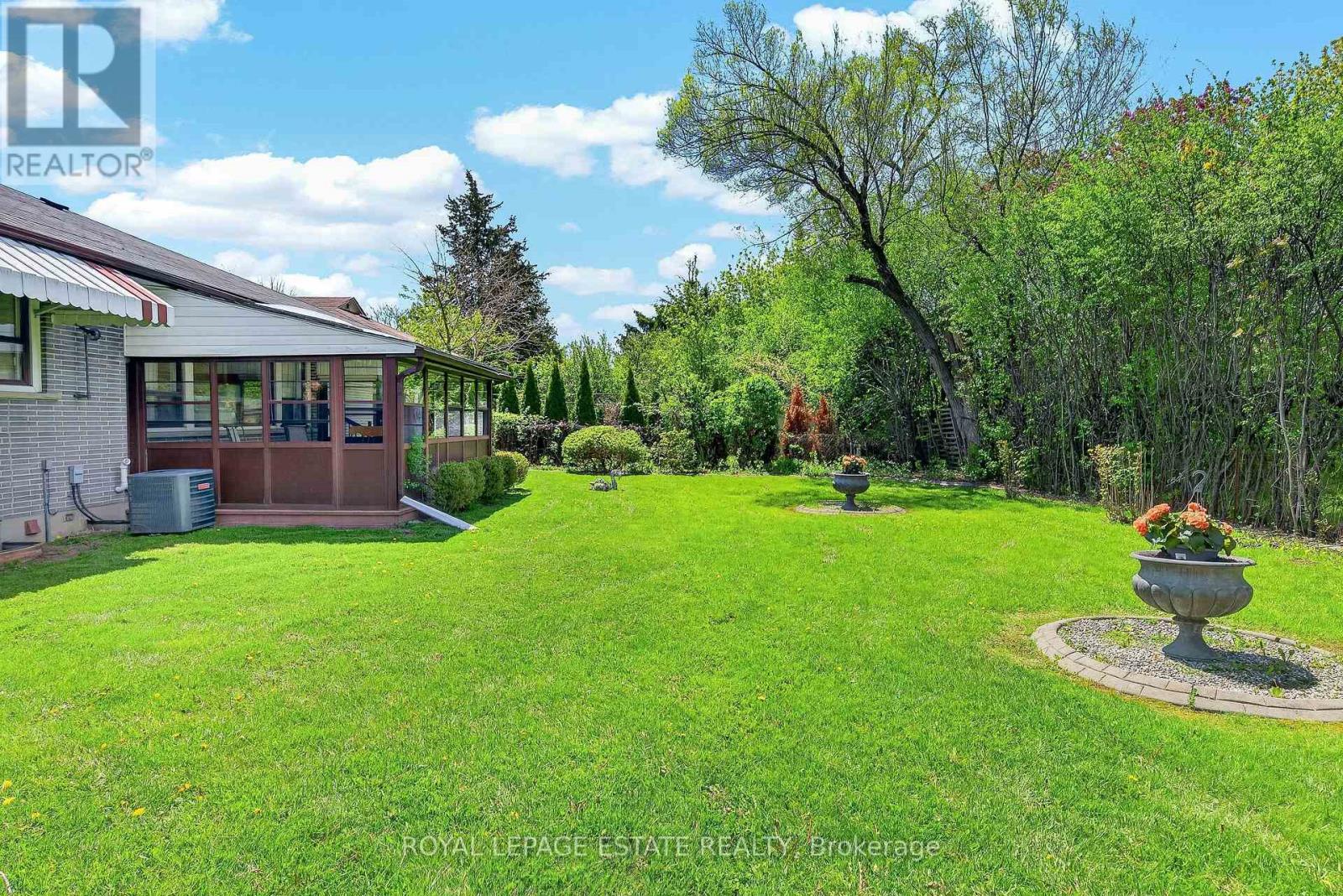 8 Wallbridge Court, Toronto (willowdale West), Ontario