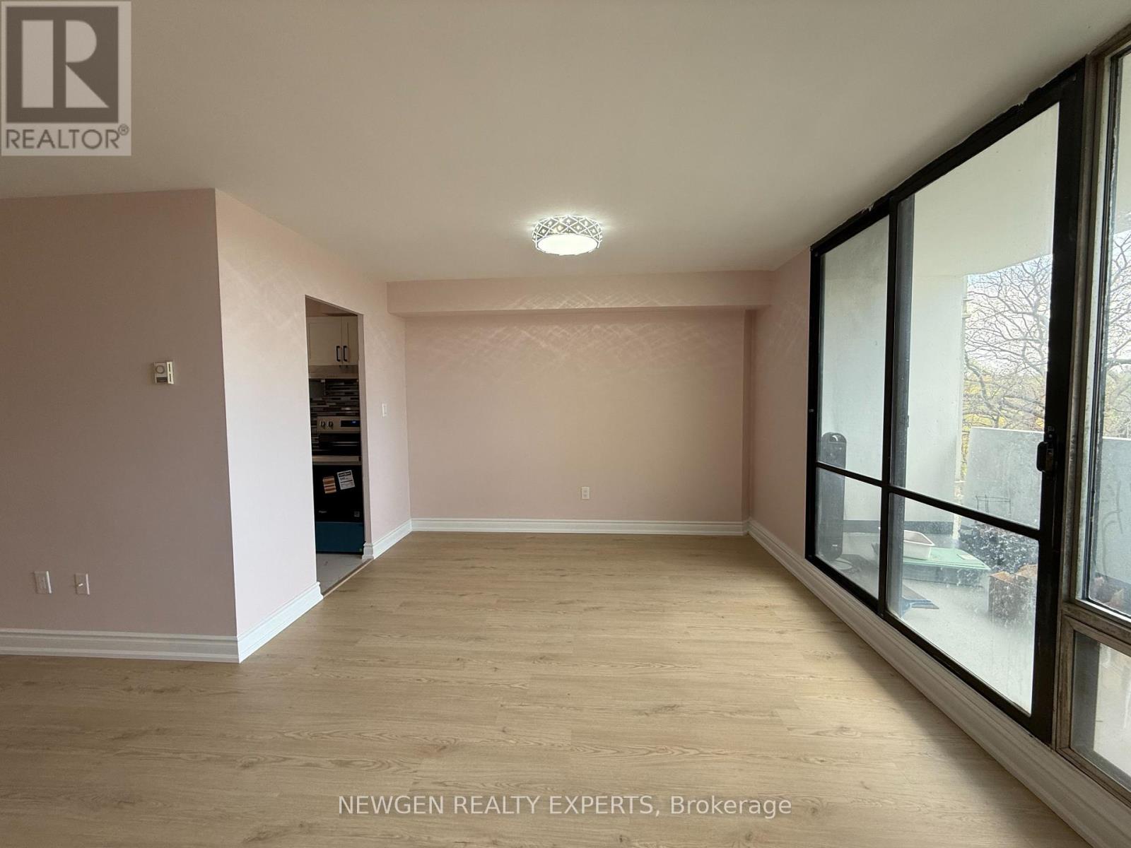 502 - 3 Massey Square, Toronto (crescent Town), Ontario