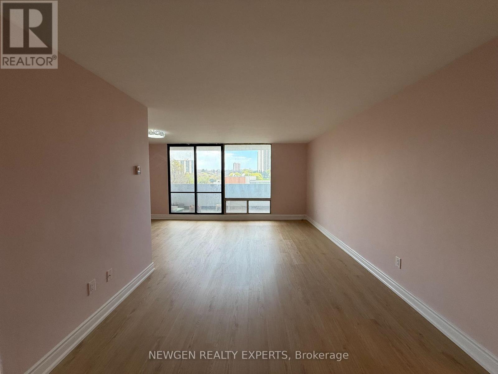 502 - 3 Massey Square, Toronto (crescent Town), Ontario