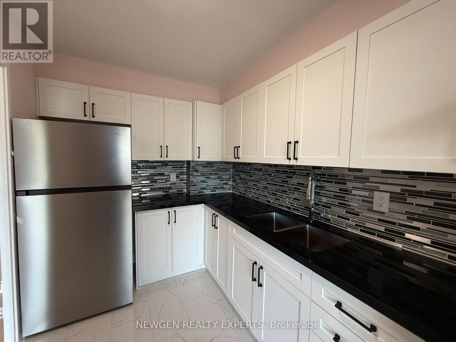 502 - 3 Massey Square, Toronto (crescent Town), Ontario