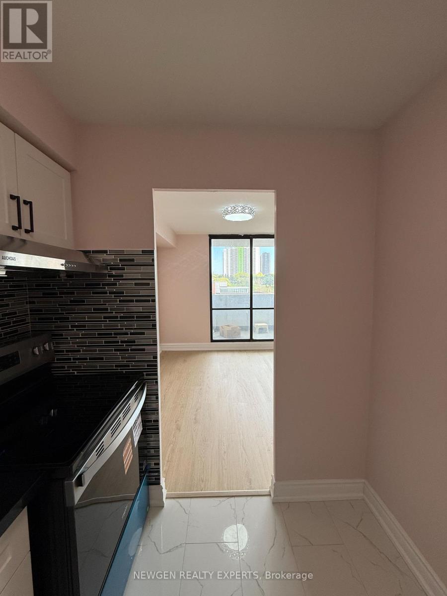 502 - 3 Massey Square, Toronto (crescent Town), Ontario
