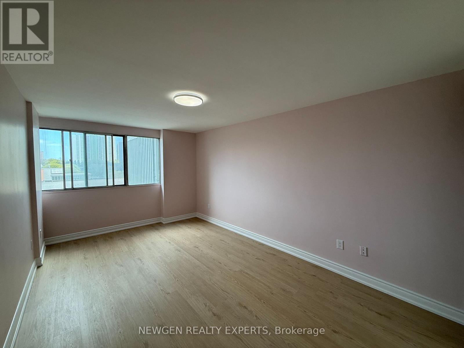 502 - 3 Massey Square, Toronto (crescent Town), Ontario