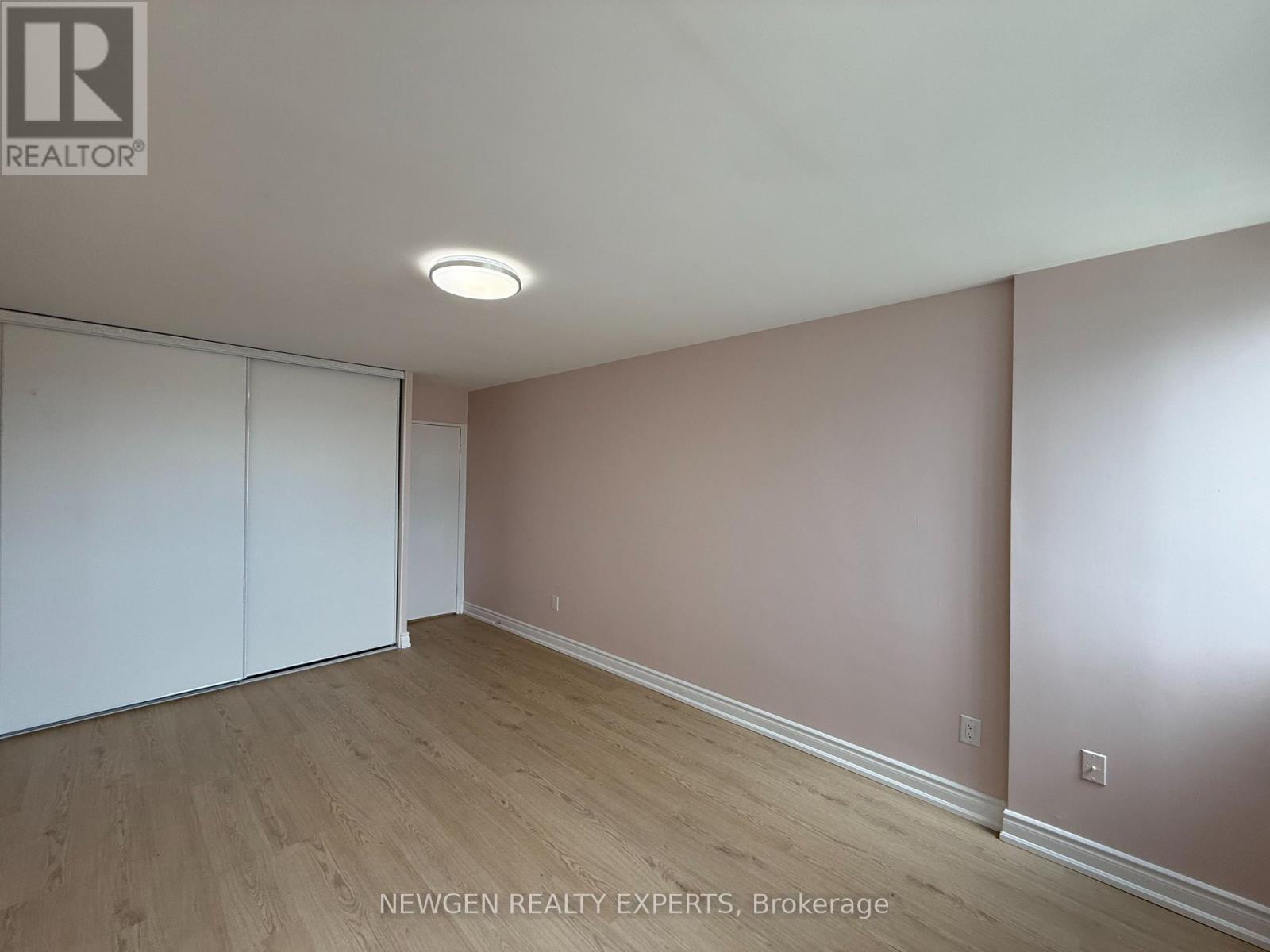 502 - 3 Massey Square, Toronto (crescent Town), Ontario