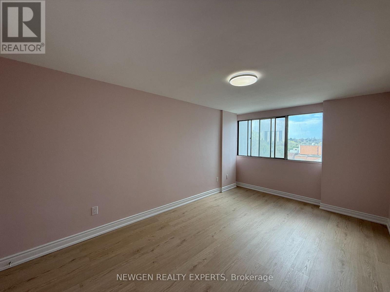 502 - 3 Massey Square, Toronto (crescent Town), Ontario