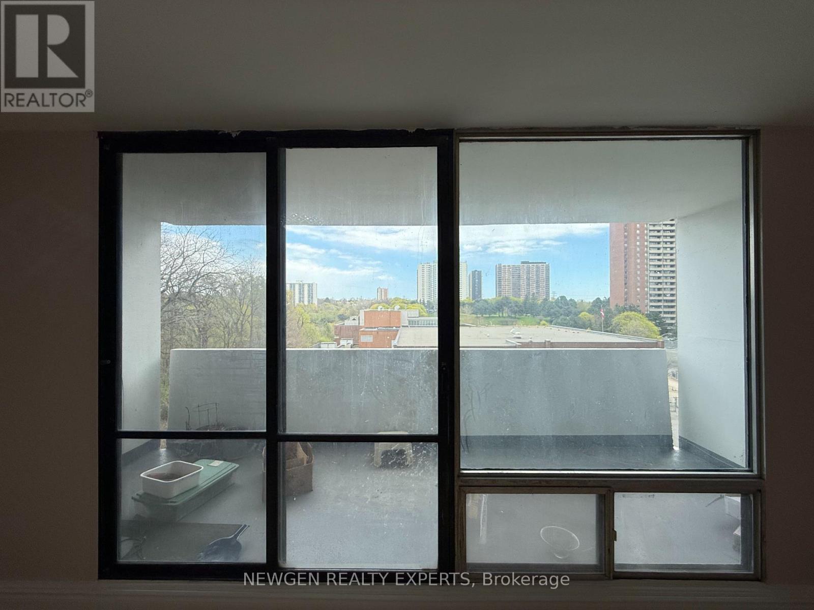 502 - 3 Massey Square, Toronto (crescent Town), Ontario