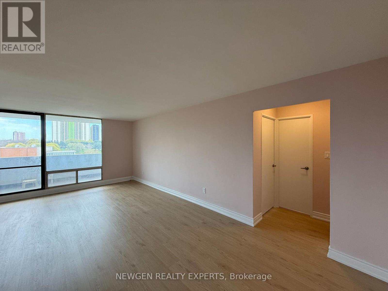 502 - 3 Massey Square, Toronto (crescent Town), Ontario