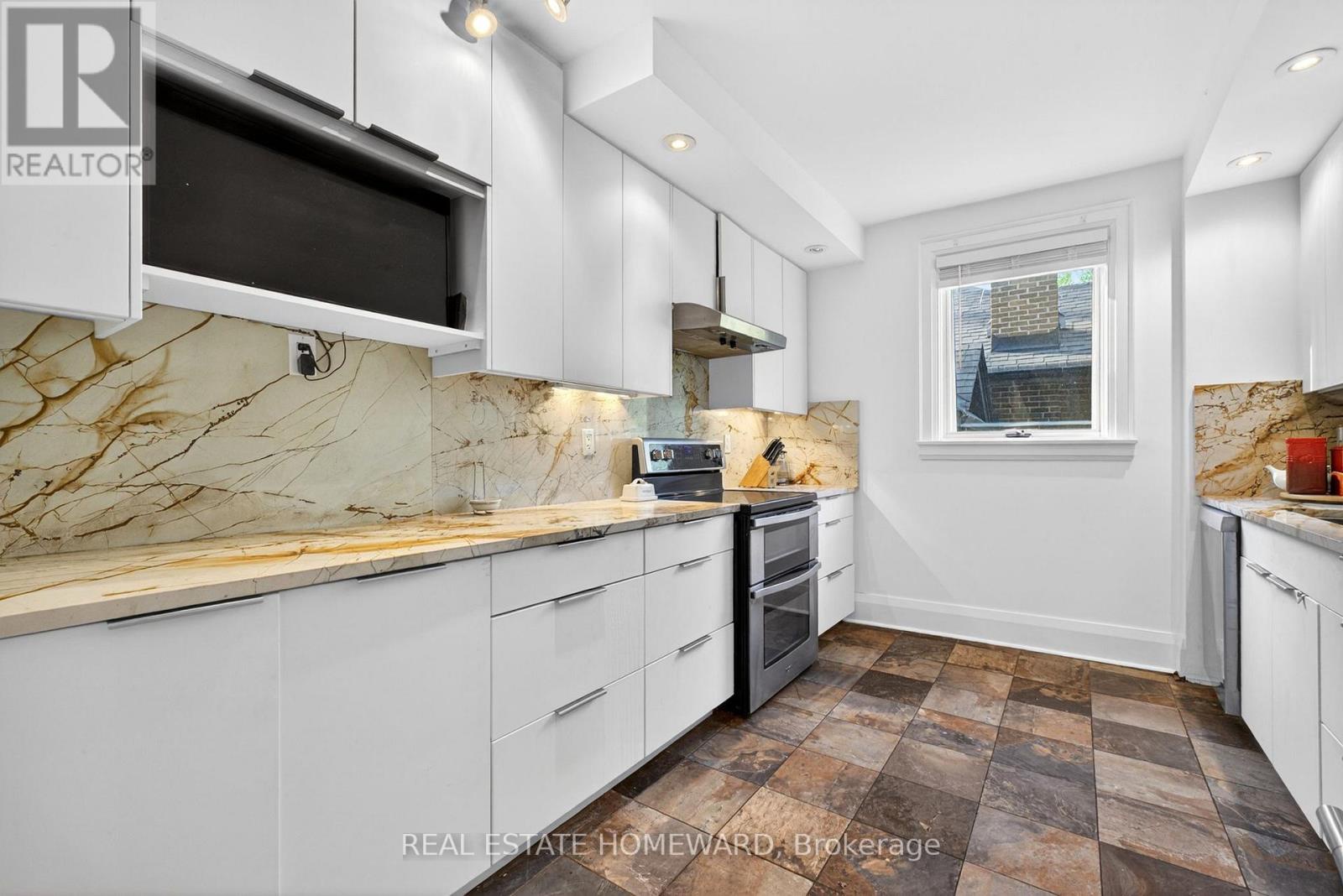 128 Glen Manor Drive, Toronto (the Beaches), Ontario